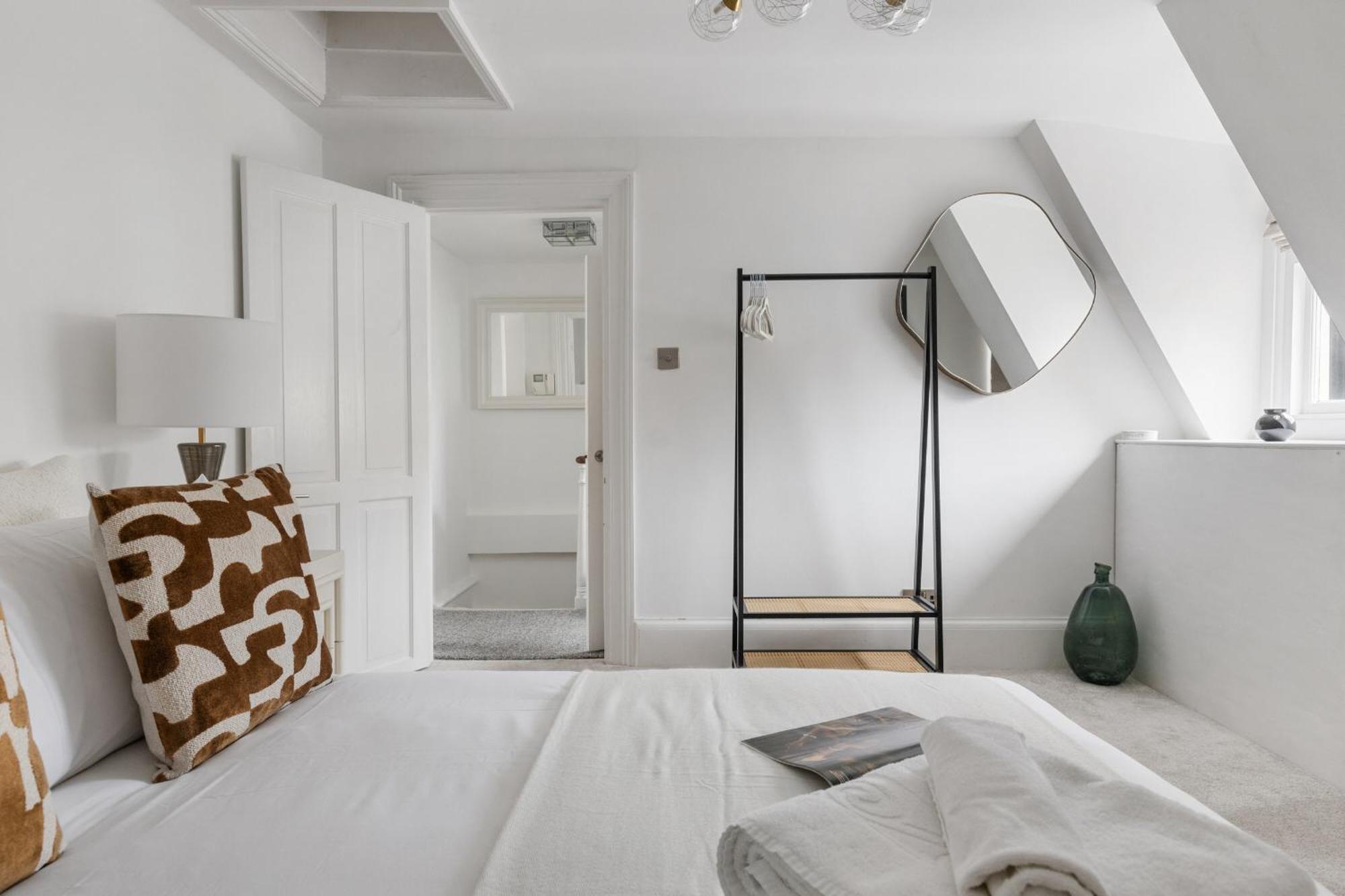 Serenity Escape - La Reserve Knightsbridge Apartament