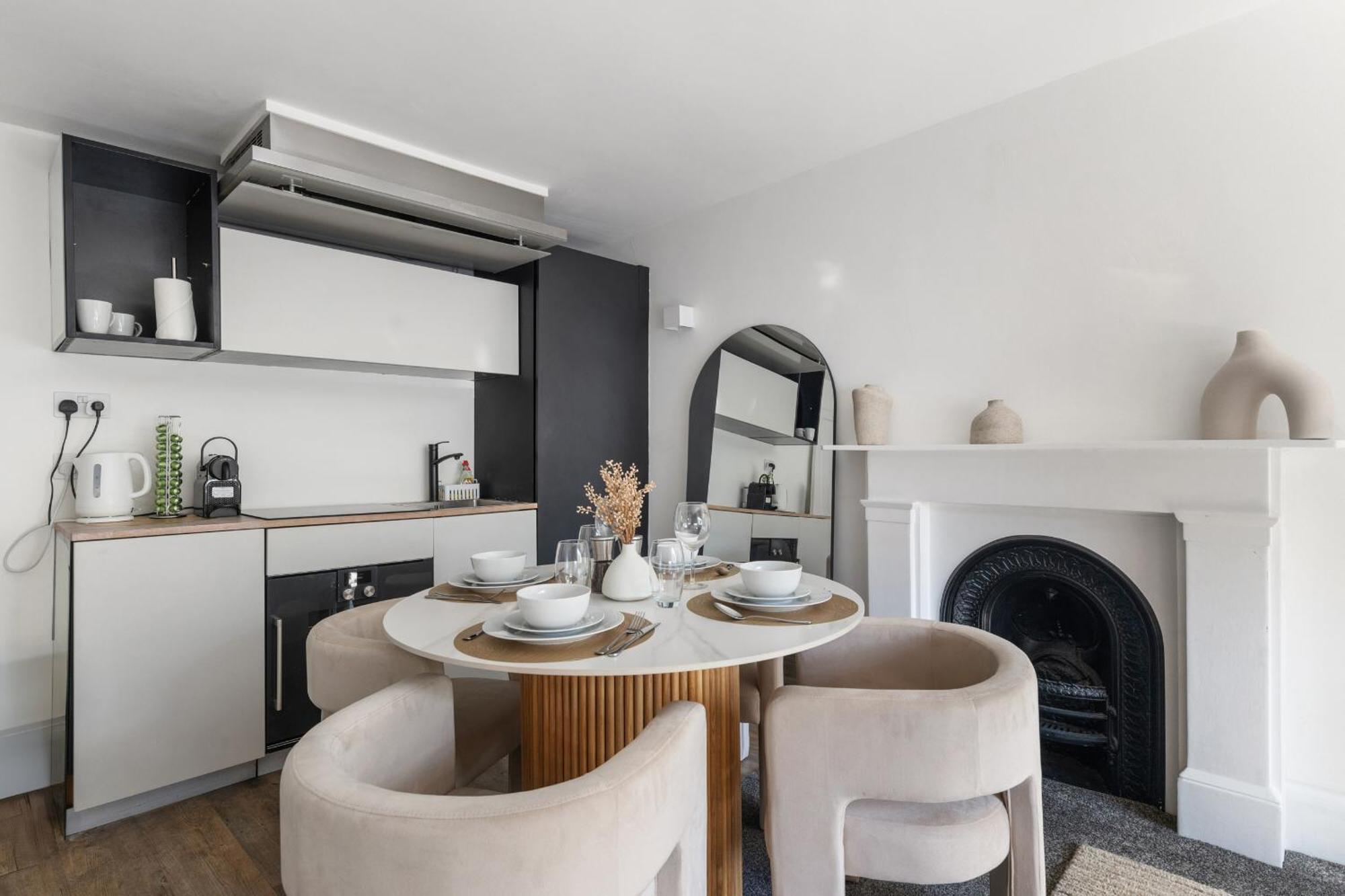 Serenity Escape - La Reserve Knightsbridge Apartament *