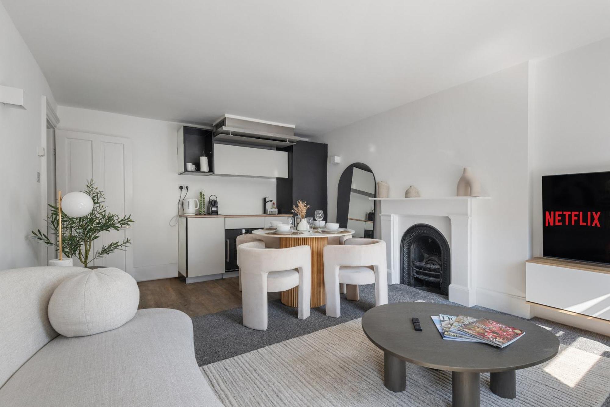Serenity Escape - La Reserve Knightsbridge Apartament *